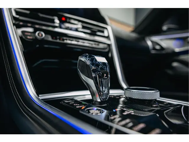 BMW 8 Serie M850i xDrive High Executive 2019 Benzine 24