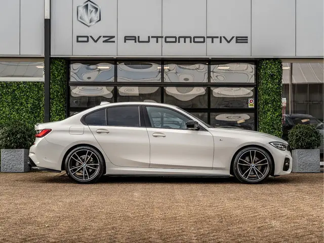 BMW 3 Serie 320i High Executive 2019 Benzine 6