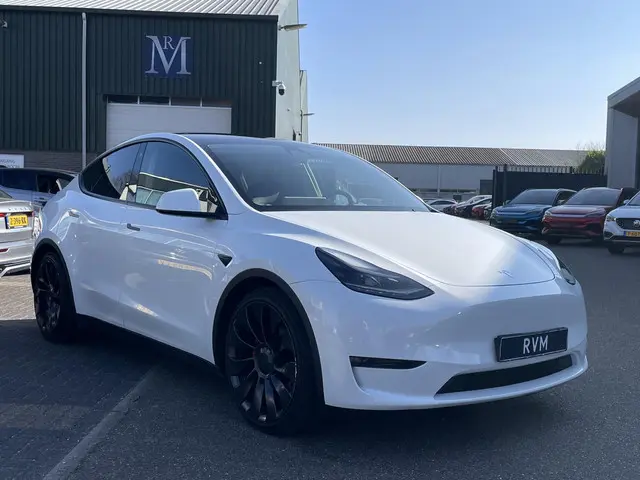 Tesla Model Y 3