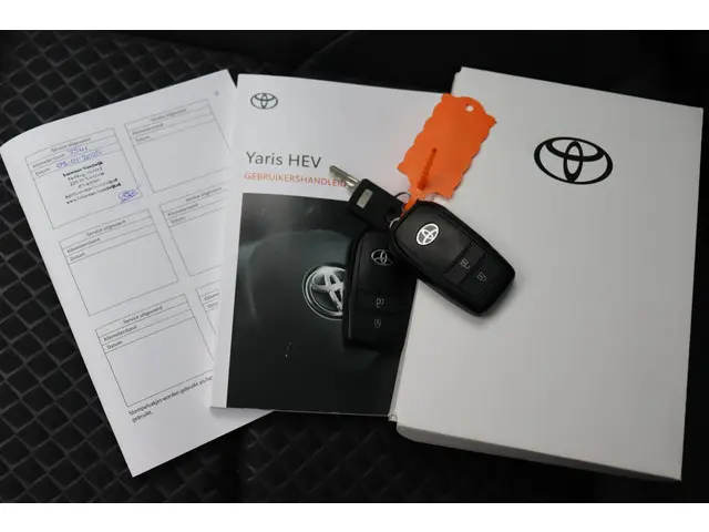 Toyota Yaris 1.5 Hybrid Executive 2021 Hybride Benzine 35