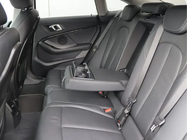 BMW 2 Serie Gran Coupé 218i High Executive 2020 Benzine 24