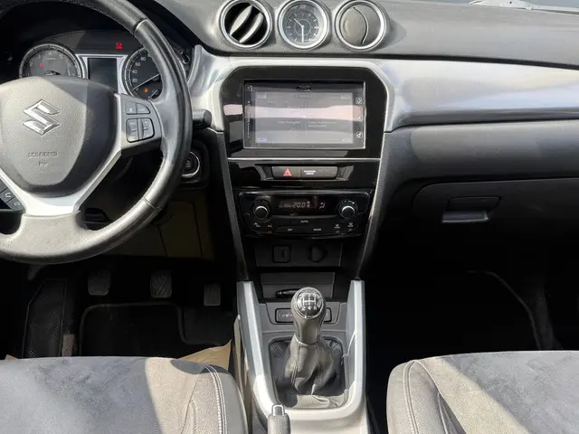 Suzuki Vitara 1.6 High Executive 2015 Benzine 20