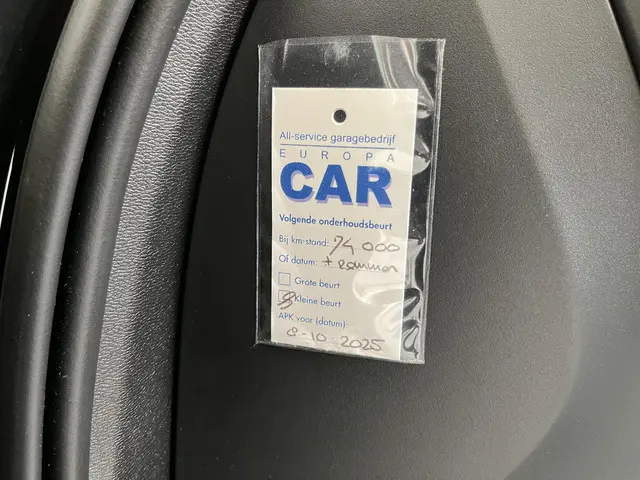 Volvo V60 2.0 B3 Momentum Advantage 2021 Benzine 27
