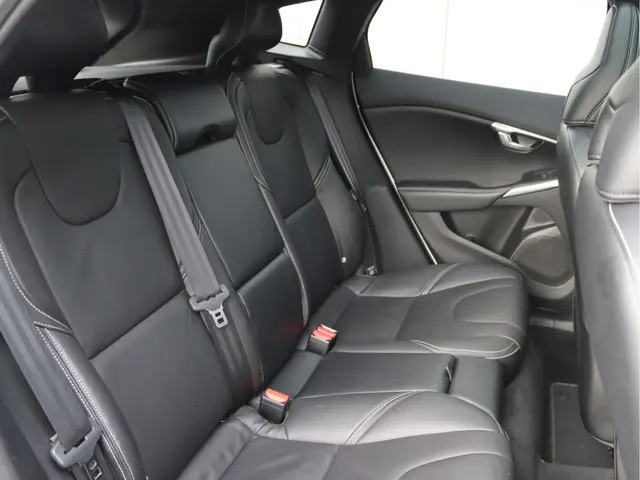 Volvo V40 2.0 T4 R-design 2018 Benzine 27