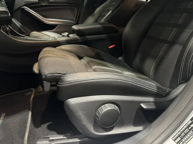 Mercedes-Benz CLA Shooting Brake 180 Urban 2017 Benzine 8