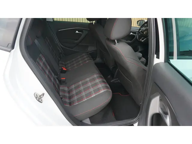 Volkswagen Polo 1.8 TSI 192PK GTI DSG 2015 Benzine 33