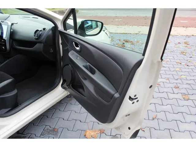 Renault Clio Estate 0.9 TCe Intens 2017 Benzine 24