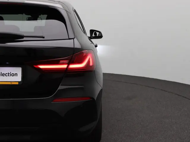 BMW 1 Serie 5-deurs 118i 2020 Benzine 18