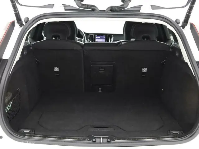 Volvo V60 2.0 B3 Essential| Camera | Trekhaak 2023 Benzine 59