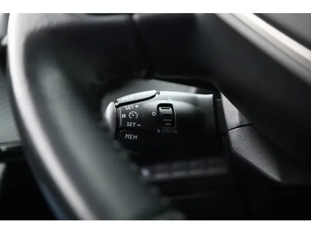 Peugeot e-2008 EV Allure 50 kWh 2021 Elektrisch 10