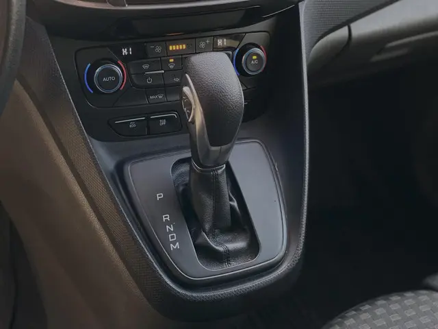Ford Transit Connect 1.5 EcoBlue L2 Limited 2020 Diesel 25