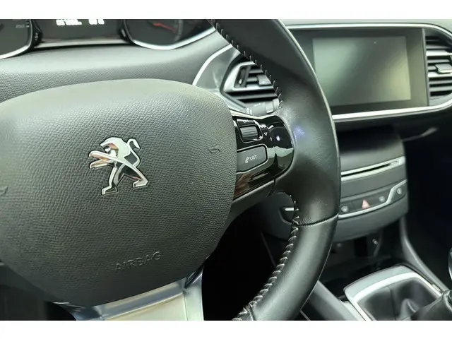 Peugeot 308 1.2 PureTech Blue Lion 2017 Benzine 17