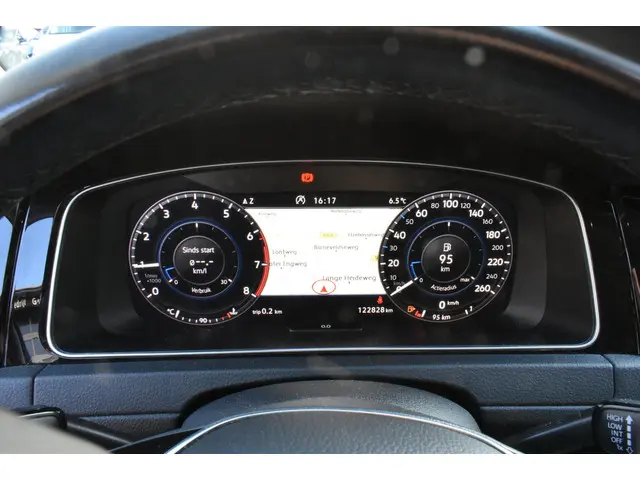 Volkswagen Golf 1.5 TSI Highline 2019 Benzine 25