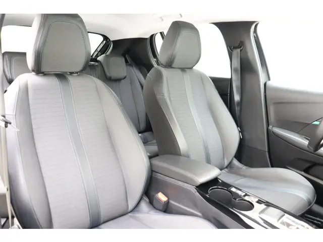 Peugeot 208 1.2 PureTech Allure 2022 Benzine 10