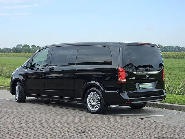 Mercedes-Benz EQV 300 2023 Elektrisch 6
