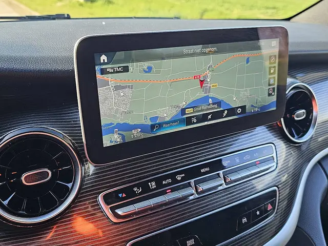 Mercedes-Benz EQV 300 2022 Elektrisch 12