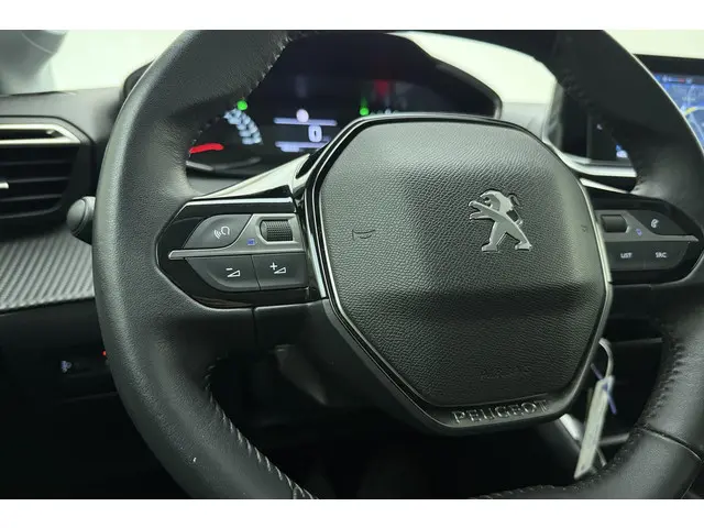 Peugeot 208 1.2 PureTech Active Pack 2022 Benzine 18