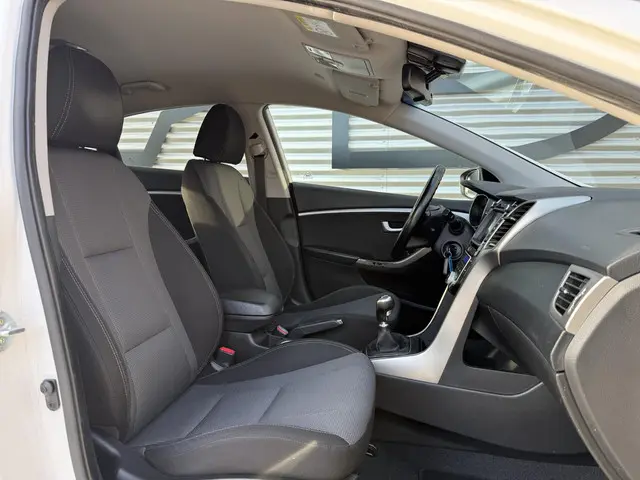 Hyundai i30 1.6 GDI Go! 2015 Benzine 9