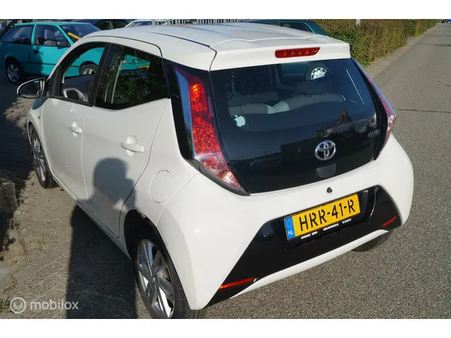 Toyota Aygo 1.0 VVT-i x-play 2016 Benzine 11
