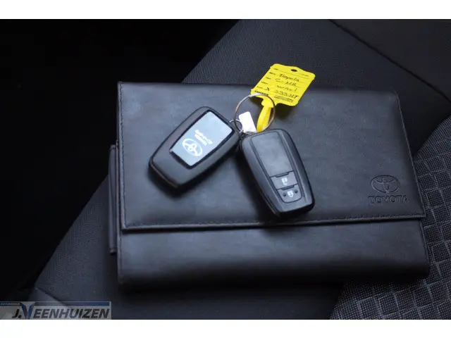 Toyota C-HR 1.8 Hybrid Dynamic 2023 Hybride Benzine 29