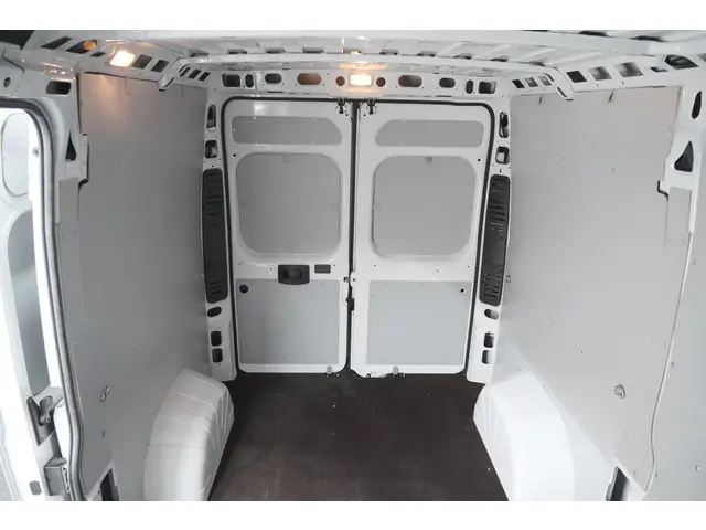 Citroën Jumper 2.2 BlueHDi 120 L2H2 3.0t 2023 Diesel 31