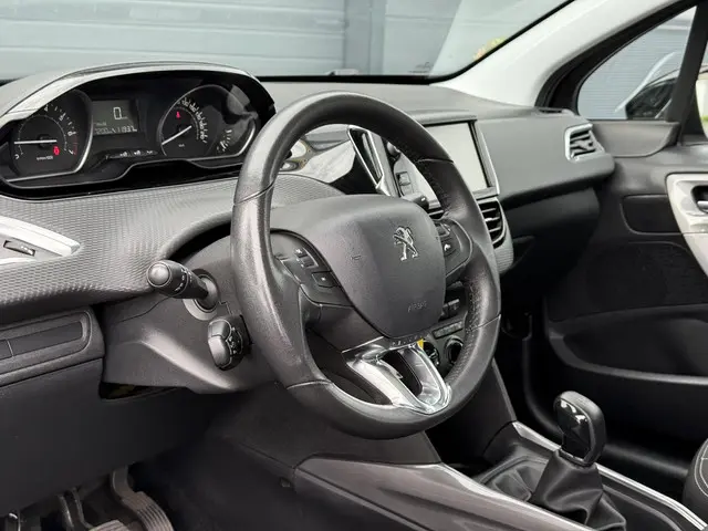 Peugeot 2008 1.2 PureTech Blue Lion 2016 Benzine 21