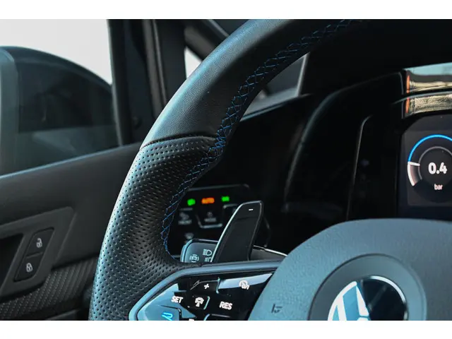 Volkswagen Golf 2.0 TSI R 4Motion 2022 Benzine 44