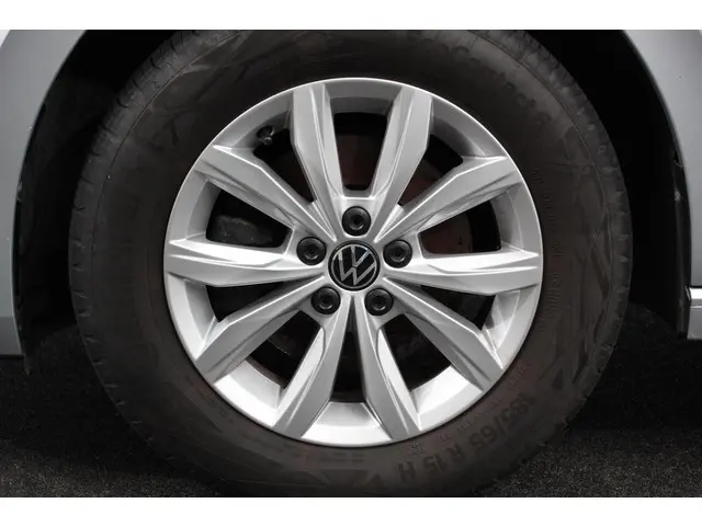 Volkswagen Polo 1.0 TSI 110pk Highline 2021 Benzine 24