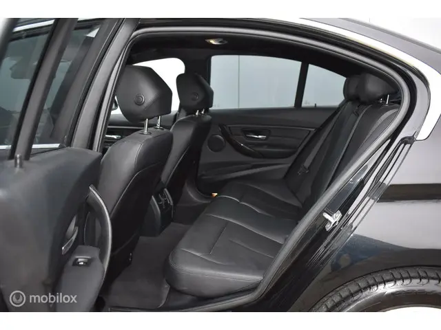 BMW 3 Serie 320i High Executive 2014 Benzine 7