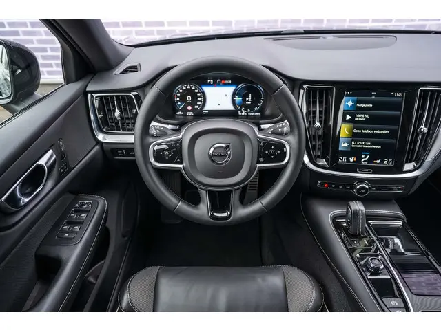 Volvo V60 T6 Recharge AWD R-Design 2022 Hybride Benzine 23