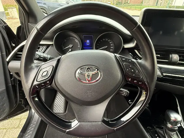 Toyota C-HR 1.8 Hybrid Bi-tone 2018 Hybride Benzine 11
