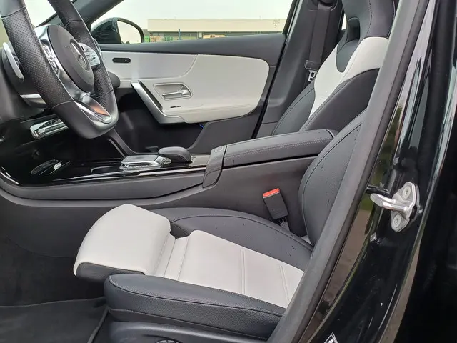 Mercedes-Benz A-Klasse 250 Premium Plus 2022 Benzine 25