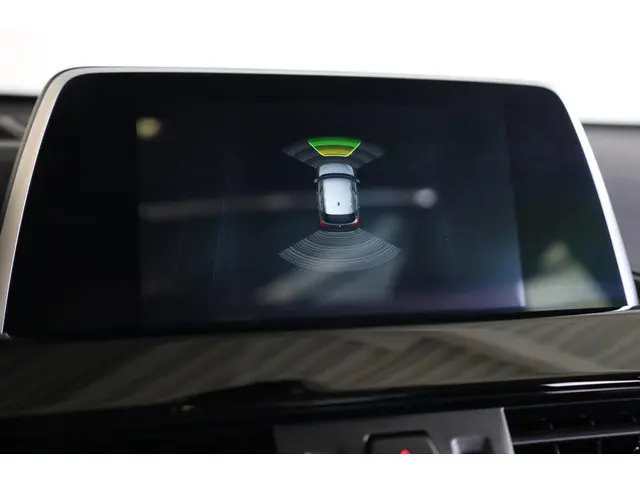 BMW X1 sDrive18i High Executive 2019 Benzine 14