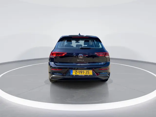 Volkswagen Golf 1.0 eTSI 110pk DSG Life 2024 Benzine 7