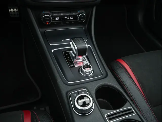 Mercedes-Benz CLA AMG 45 4MATIC Ambition 2018 Benzine 13