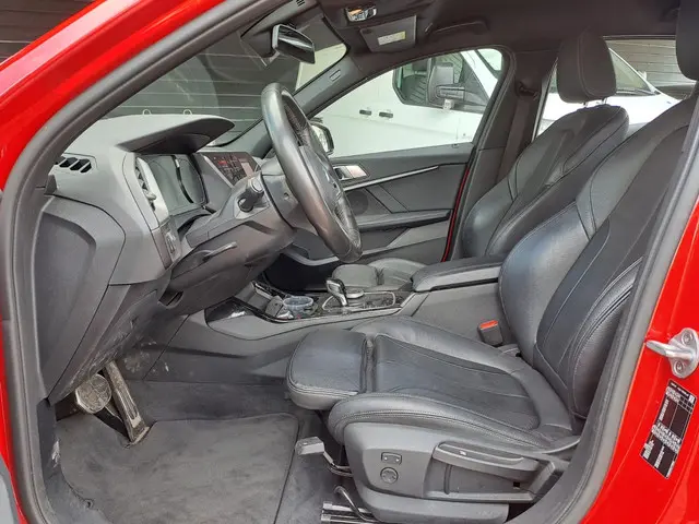 BMW 1 Serie 118i High Executive 2019 Benzine 23