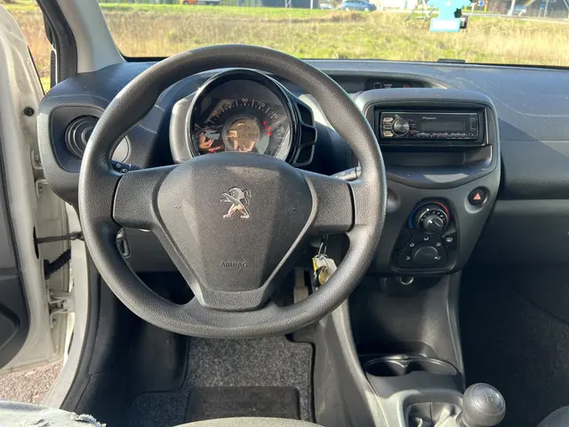 Peugeot 108 1.0 e-VTi Access 2015 Benzine 12