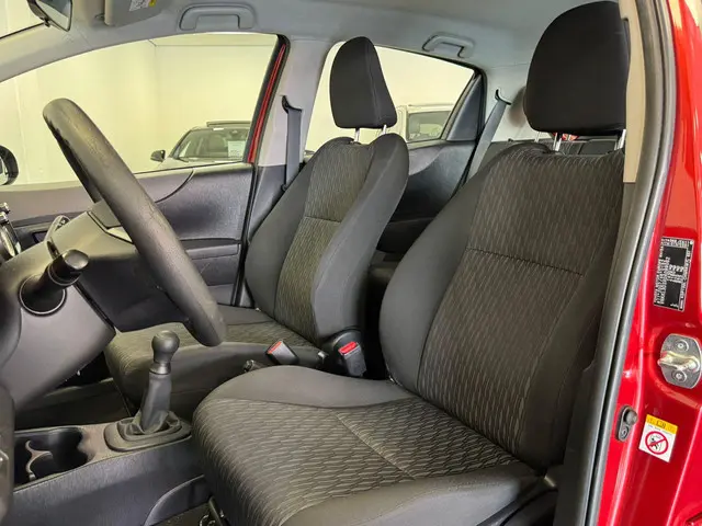 Toyota Yaris 1.0 VVT-i Now 2014 Benzine 7