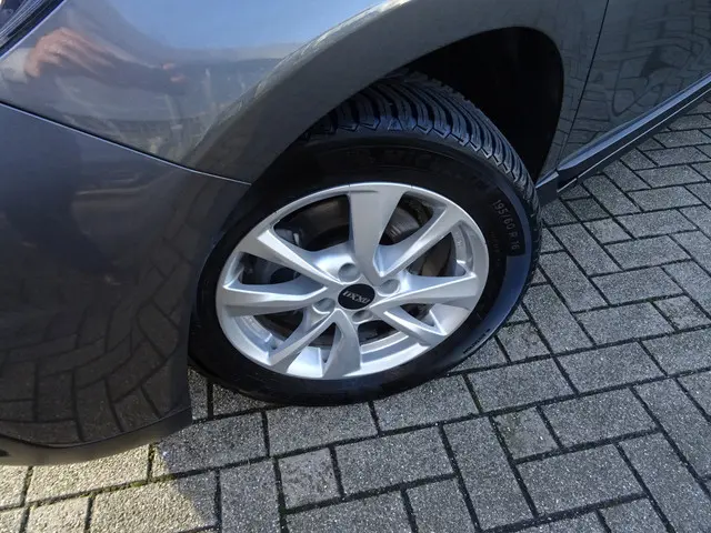 Peugeot 2008 1.2 PureTech Blue Lion 130 PK 2018 Benzine 3