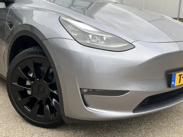 Tesla Model Y Long Range AWD 75 kWh 2023 Elektrisch 36