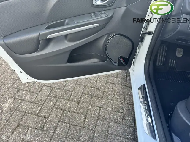 Renault Clio 1.2 16V 2016 Benzine 8