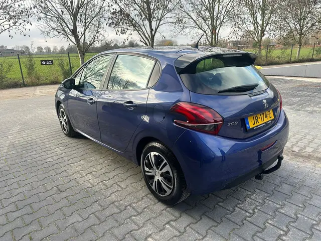 Peugeot 208 1.2 PureTech Blue Lion 2016 Benzine 2