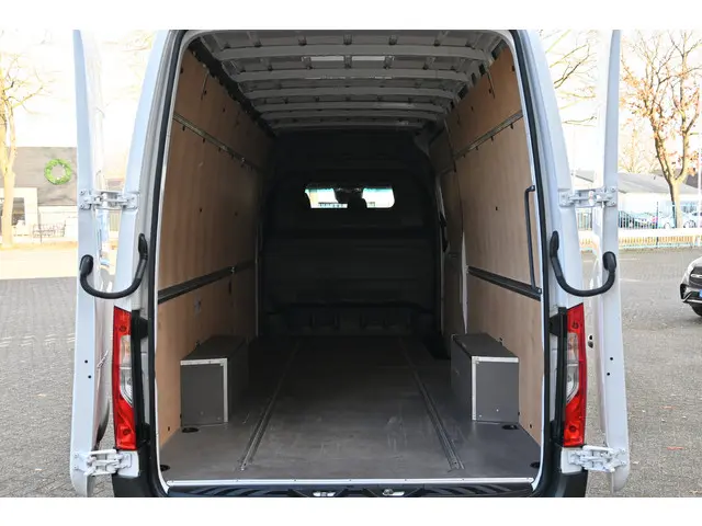 Mercedes-Benz Sprinter 317 CDI L3H2 2024 Diesel 13