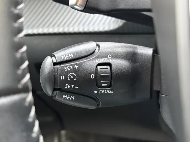 Peugeot 2008 1.2 PureTech Allure Pack 2021 Benzine 33