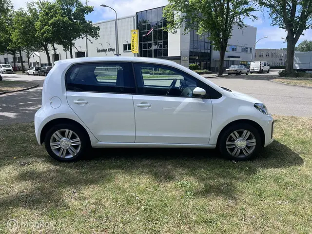 Volkswagen up! 1.0 BMT high up! 2017 Benzine 6