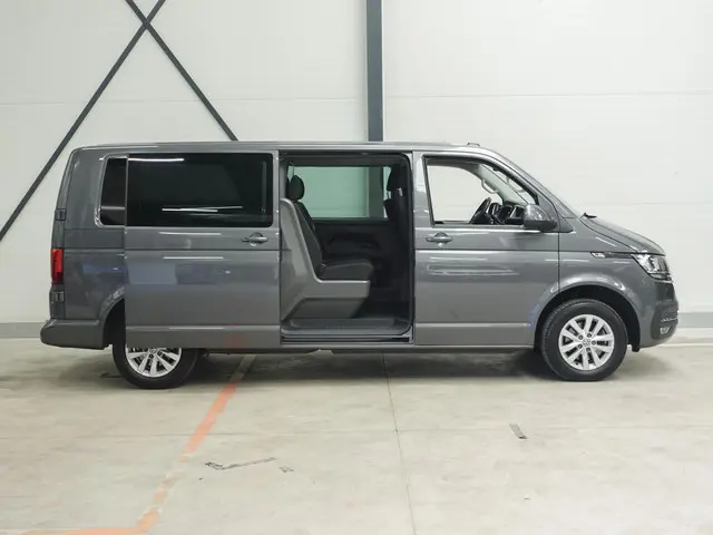Volkswagen Transporter 2.0 TDI L2H1 2023 Diesel 23