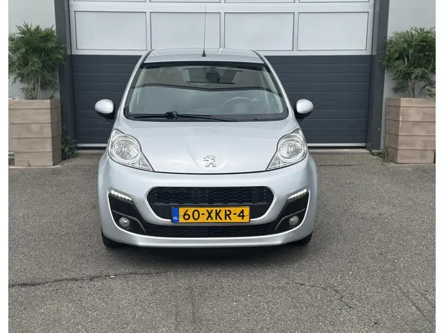 Peugeot 107 1.0 Active 2012 Benzine 6