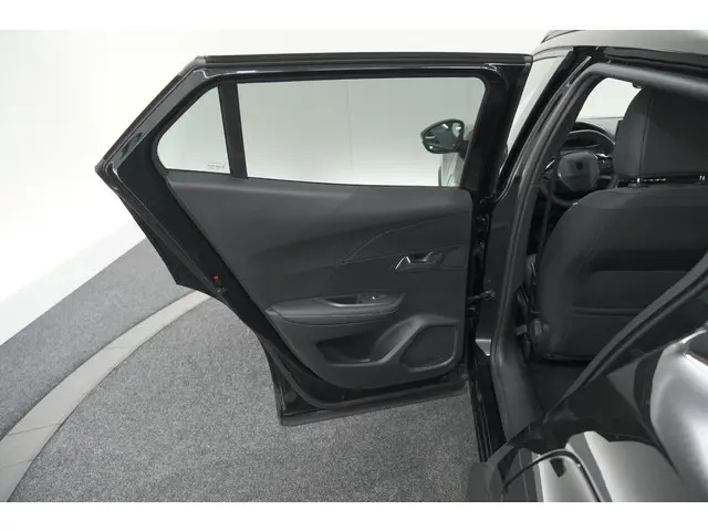Peugeot 2008 PureTech 130 EAT8 Allure 2024 Benzine 66