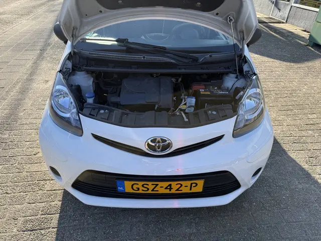 Toyota Aygo 1.0 VVT-i Now 2014 Benzine 6