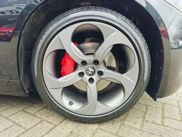 Alfa Romeo Giulia 2.0T B-Tech Super 2019 Benzine 9
